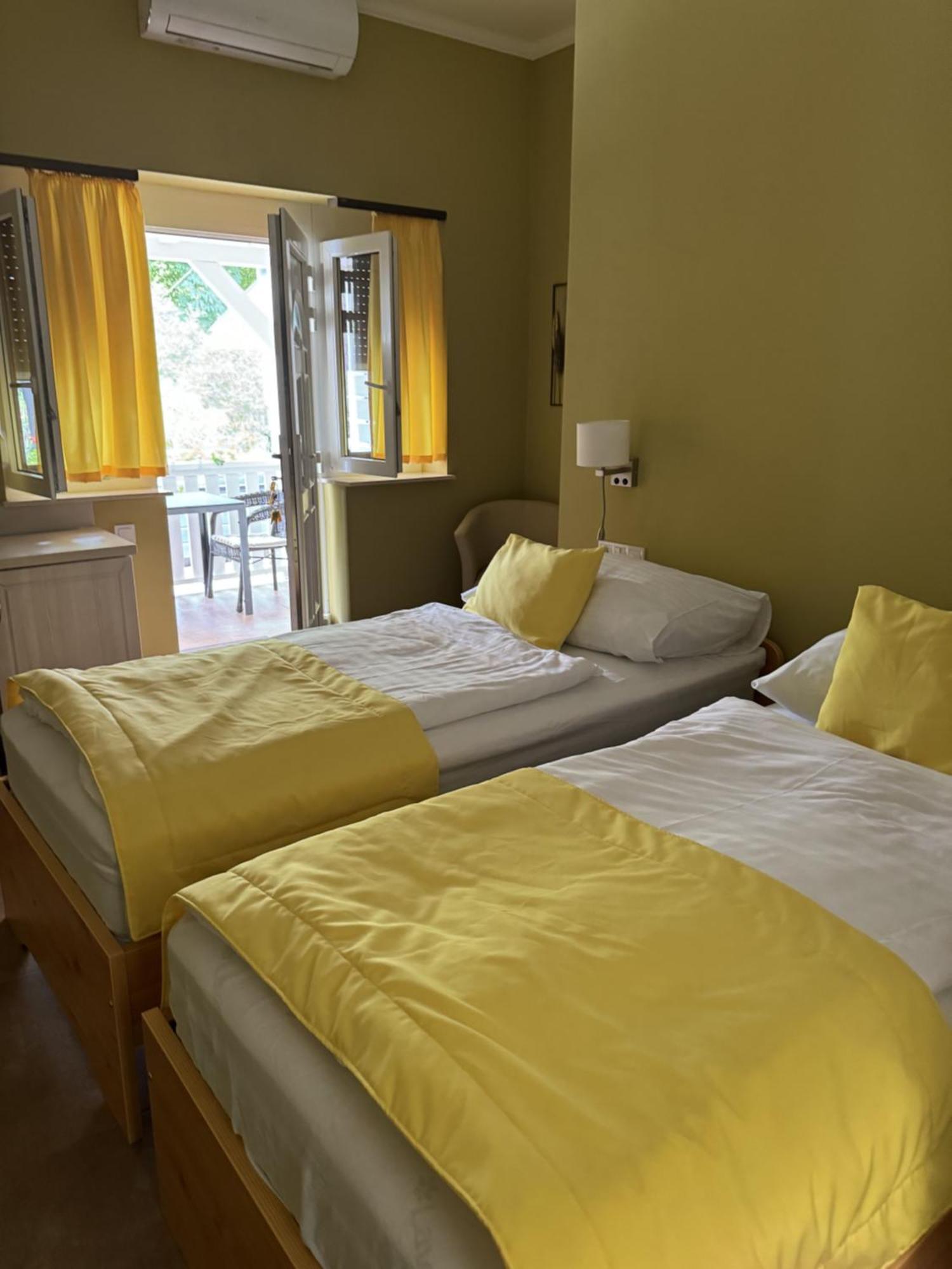 Szem-S Vendeghaz Hotel Balatonszemes Exterior photo